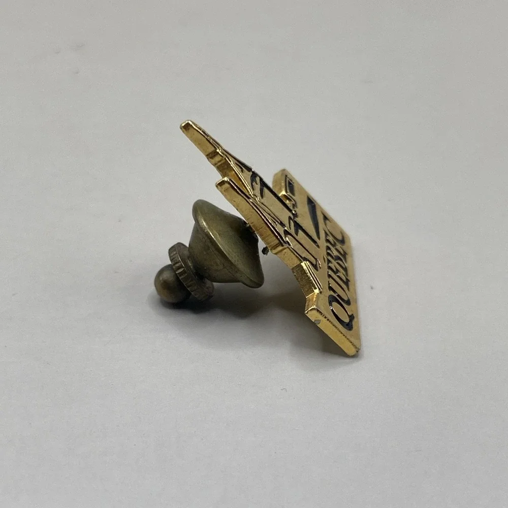 Quebec Canada Building Travel‎ Souvenir Lapel Hat Pin